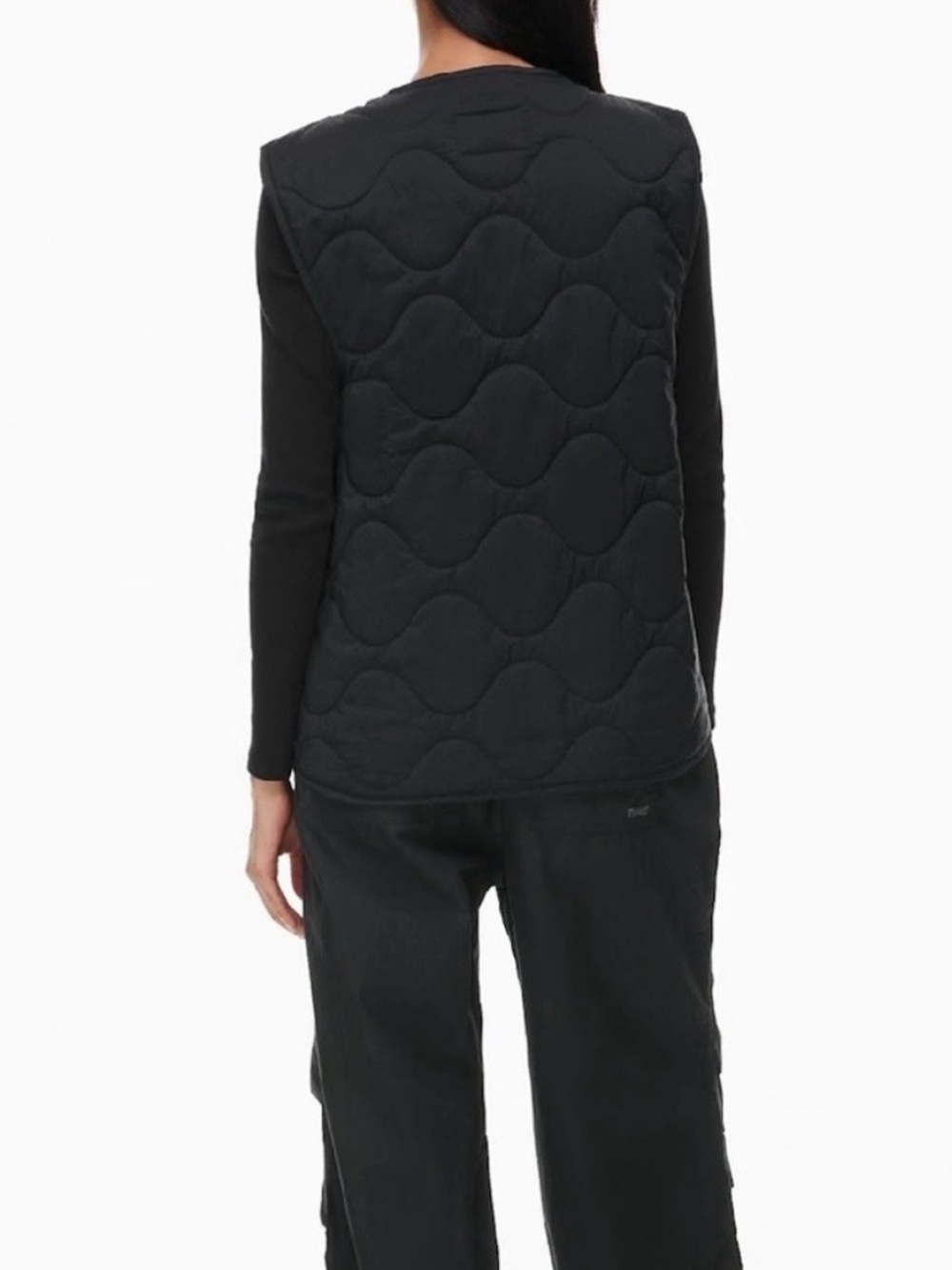 🐞Aritzia TNA - Quilted Sleeveless Black Vest